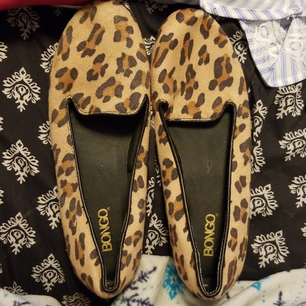 Womens 8 Cheetah Print Flats
